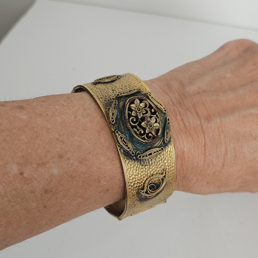 Vintage Filigree Gold Tone Brass Cuff Hinged Bracelet Floral Ornate Design 3D